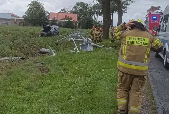 Ciężarówka zjechała z drogi i ścieła stację meteorologiczną w Łaniętach