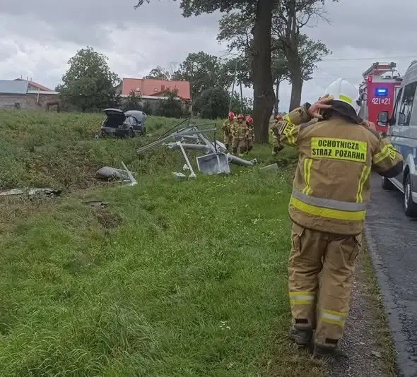Ciężarówka zjechała z drogi i ścieła stację meteorologiczną w Łaniętach