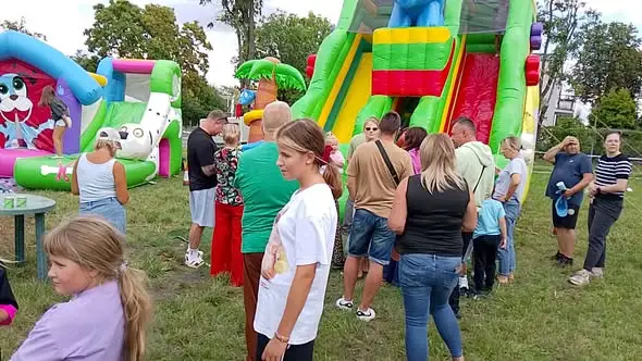 Rodzinny piknik na osiedlach Matejki i Siemiradzkiego w Kutnie – pożegnanie wakacji