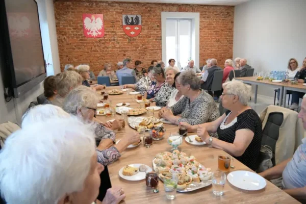 Klub Seniora w Oporowie oficjalnie otwarty – nowe miejsce integracji i wsparcia