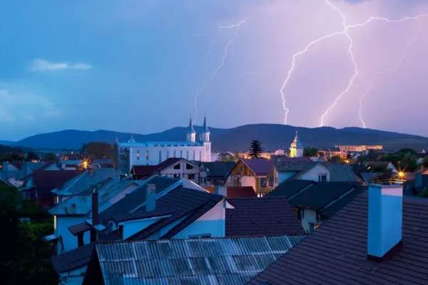 Ostrzeżenie IMGW: Burze z gradem i silnym wiatrem w regionie łódzkim
