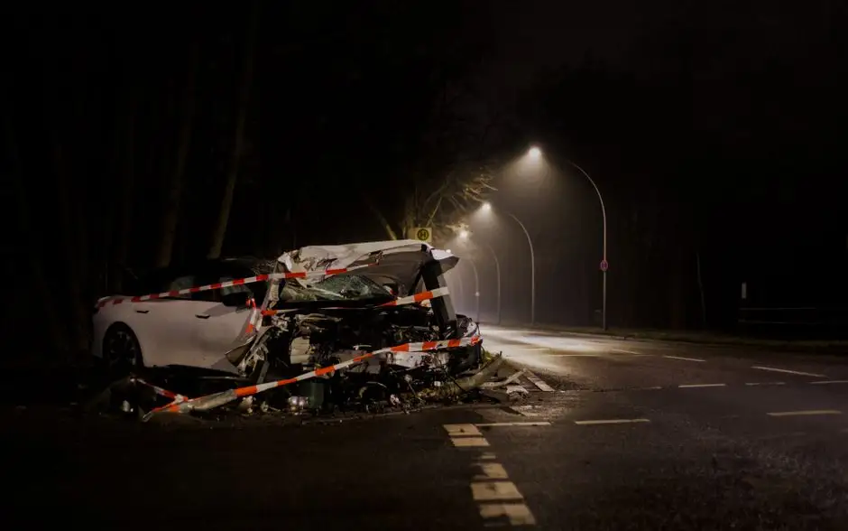 Kolizja w Kutnie: nietrzeźwy obcokrajowiec bez uprawnień uderzył w znak