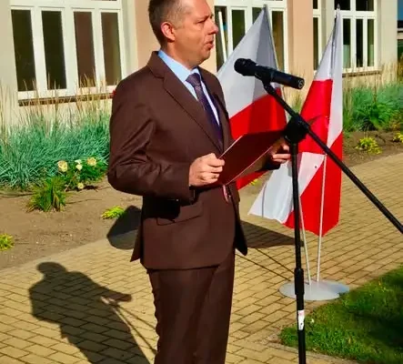Burmistrz Krośniewic na inauguracji roku szkolnego w SP1