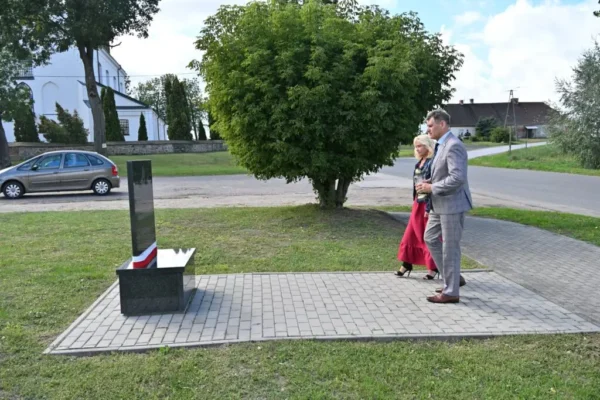 87. rocznica wybuchu II wojny światowej – wójt i sekretarz gminy Oporów oddali hołd ofiarom