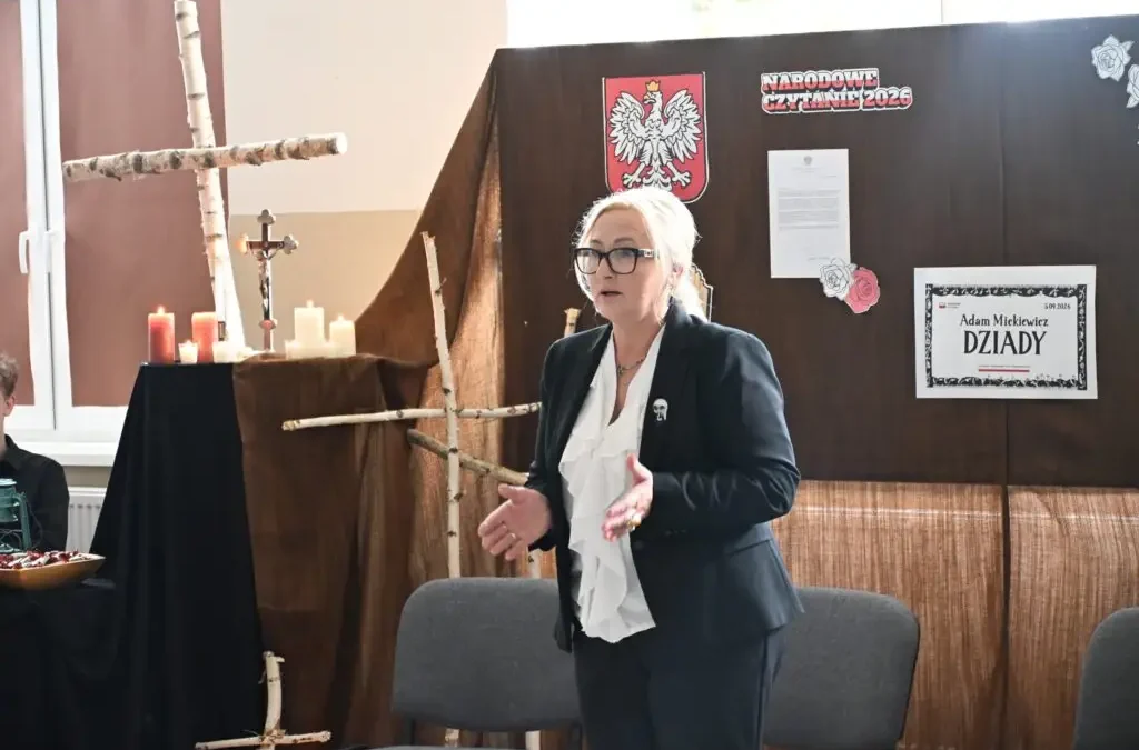 Oporów czyta „Dziady” – 15. edycja Narodowego Czytania w szkole podstawowej