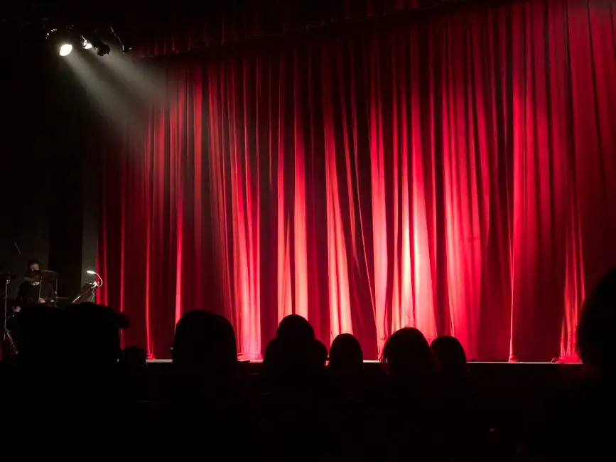 „Kiedy kota nie ma…” – brytyjska komedia w Kutnowskim Domu Kultury