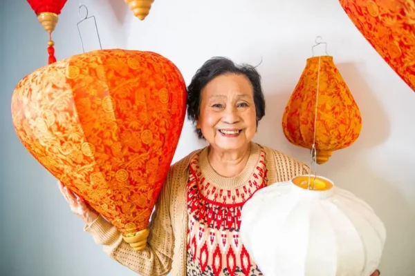 Seniorzy z Kutna tworzyli lampiony. „WOW! Ale mój lampion jest ładny!”