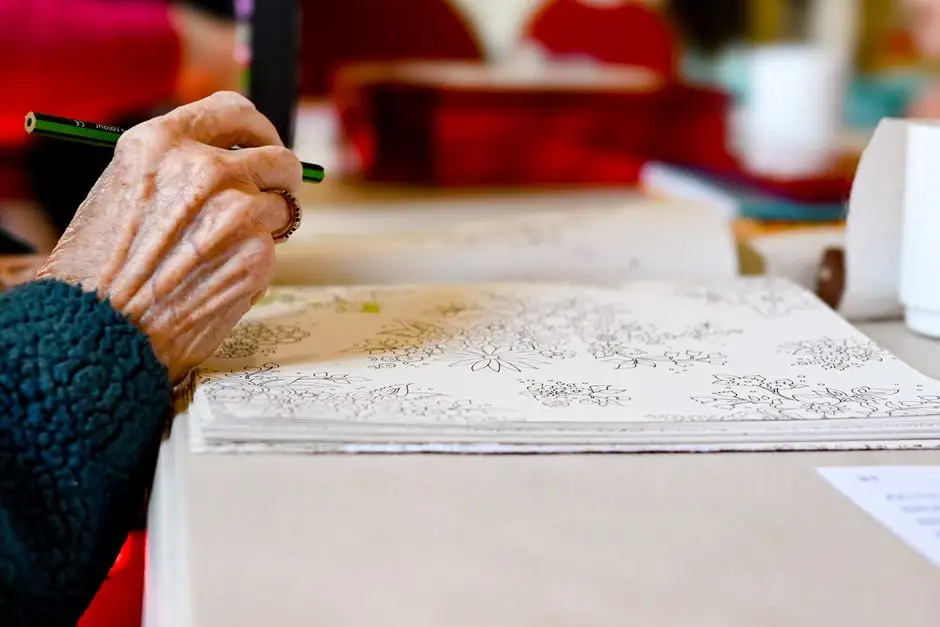 Seniorzy z Kutna rozwijają skrzydła podczas arteterapii