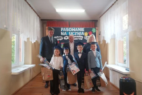 Ślubowanie pierwszaków i Dzień Edukacji Narodowej w gminie Oporów