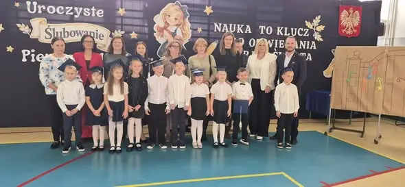 Pierwszoklasiści z Łaniąt złożyli ślubowanie i zostali pasowani na uczniów