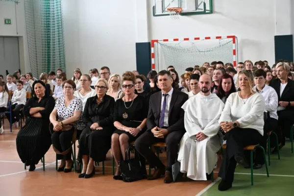 Ślubowanie pierwszaków i Dzień Edukacji Narodowej w gminie Oporów