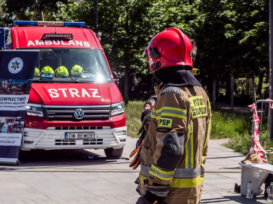 Akcja ratunkowa w powiecie opoczyńskim – poszkodowana trafiła do szpitala