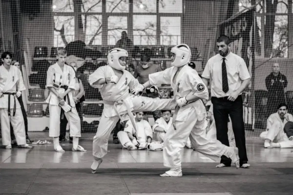 Trening z sparingami w AZS ANSGK Kutno – taekwondo na macie